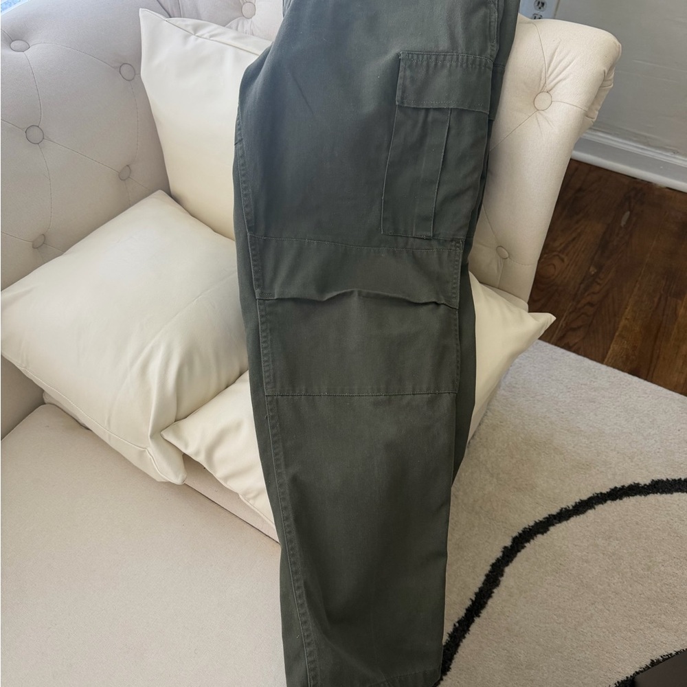Men's Olive Cargo Pants with Multiple Utility Pockets